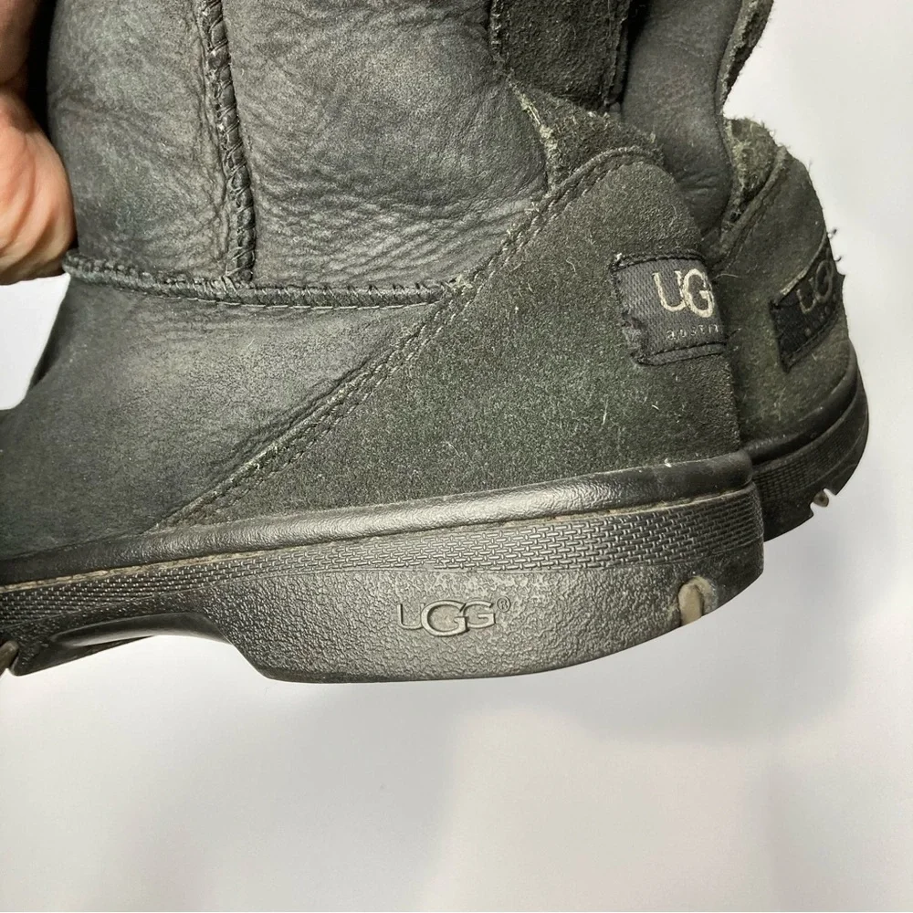 UGG ultimate‎ short black boots size 8